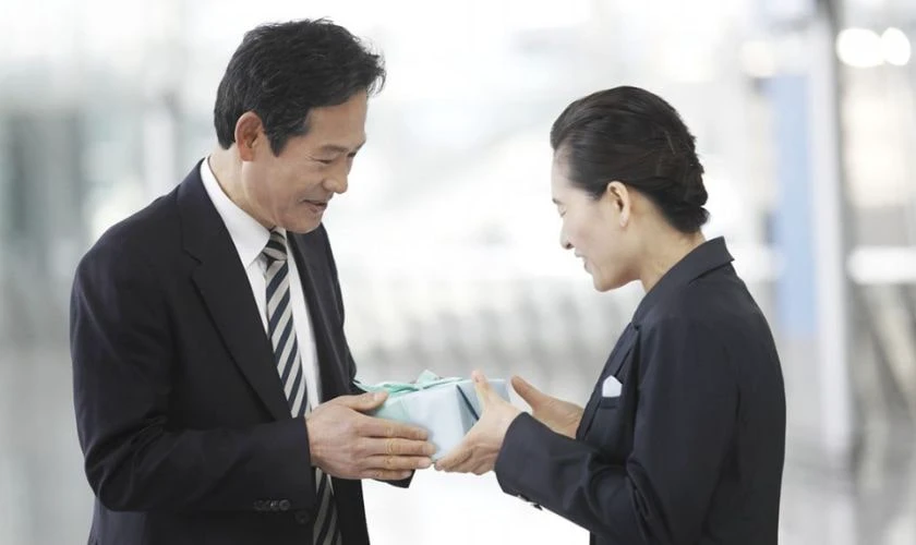 Quà Tết tặng sếp sang trọng theo độ tuổi trung niên