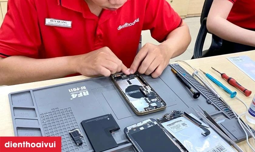 Quy trình thay màn hình điện thoại Samsung Note 8 chuyên nghiệp tại Điện Thoại Vui