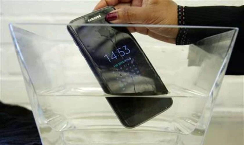 Cách sửa điện thoại Samsung bị vô nước ngay lập tức