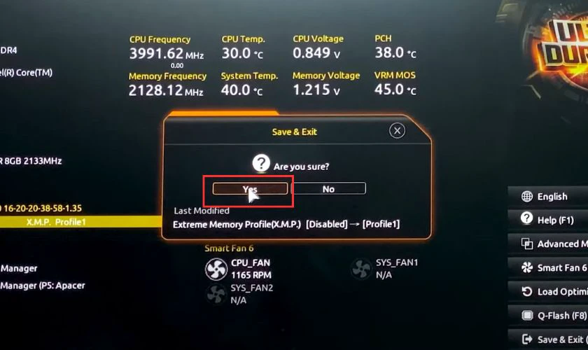 Nhấn phím F10 và chọn Yes để lưu lại thông tin và khởi động lại máy