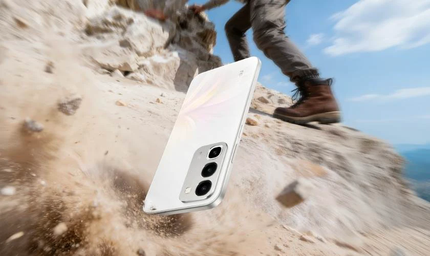 realme C100 có gì mới? Thiết kế bền bỉ chống sốc quân đội