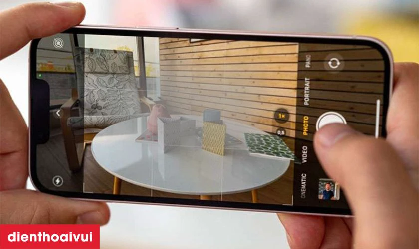 Dấu hiệu cần rửa đốm camera sau iPhone 11 Pro