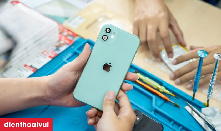Bàn giao máy cho khách hàng kiểm tra lại chất lượng, sau đó tiến hành thanh toán