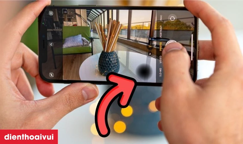 Dấu hiệu cần rửa đốm camera sau iPhone 12 Pro