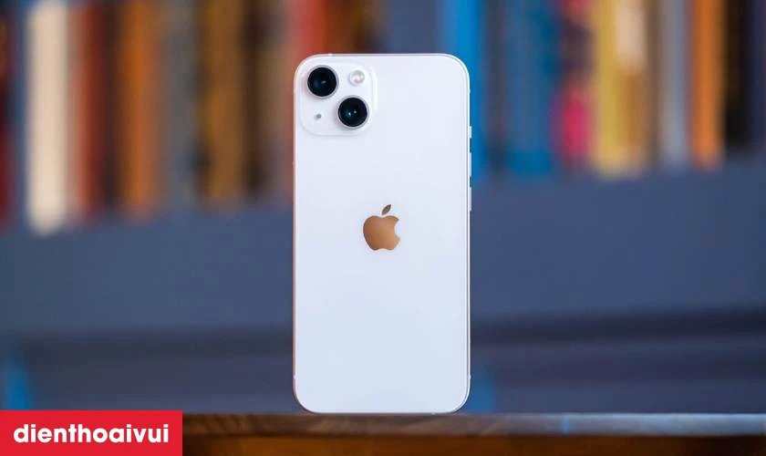 Nguyên nhân gây đốm mờ camera sau iPhone 13