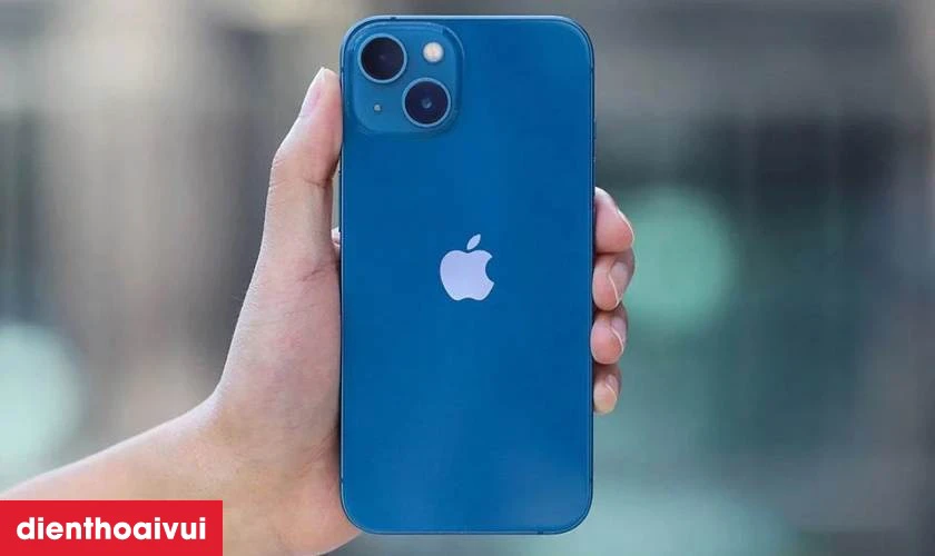Tại sao nên rửa đốm camera sau iPhone 13 thay vì thay mới