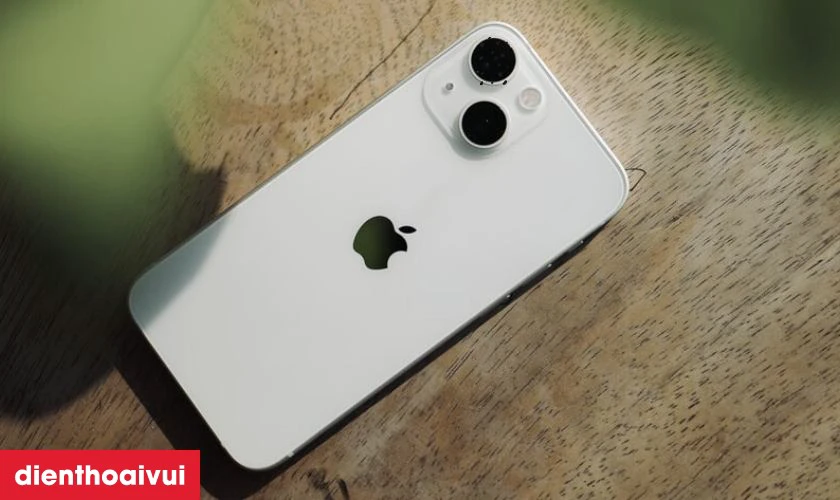 Dấu hiệu cần rửa đốm camera sau iPhone 13 Mini