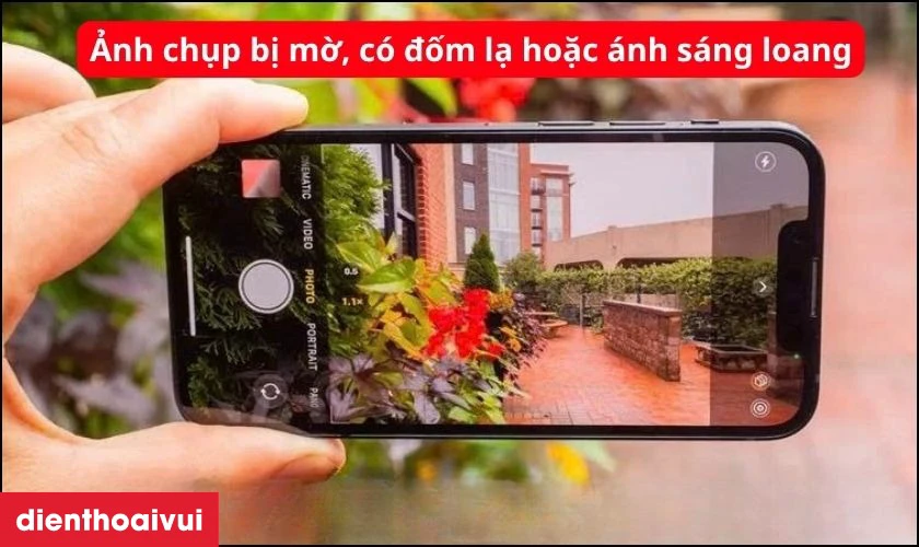 Dấu hiệu cần rửa đốm camera sau iPhone 13 Pro
