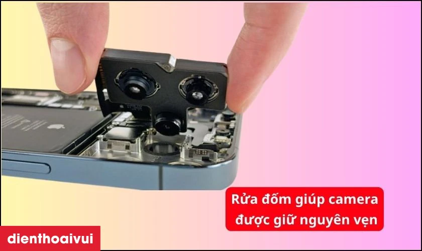 Khác biệt giữa rửa đốm và thay camera sau mới