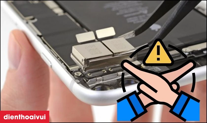 Lưu ý khi camera sau iPhone bị đốm mờ