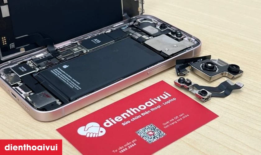 Quy trình rửa đốm camera sau iPhone 13 Pro Max tại Điện Thoại Vui