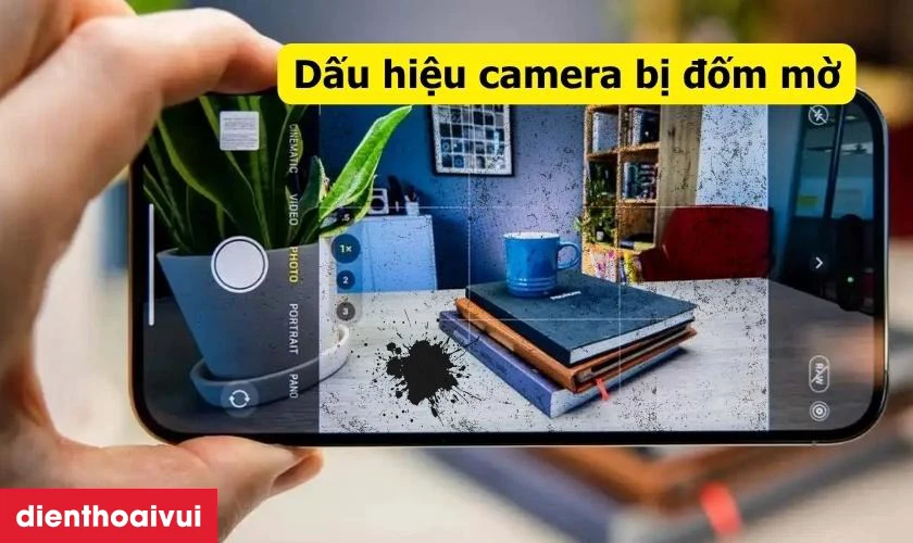 Dấu hiệu cần rửa đốm camera sau iPhone 14