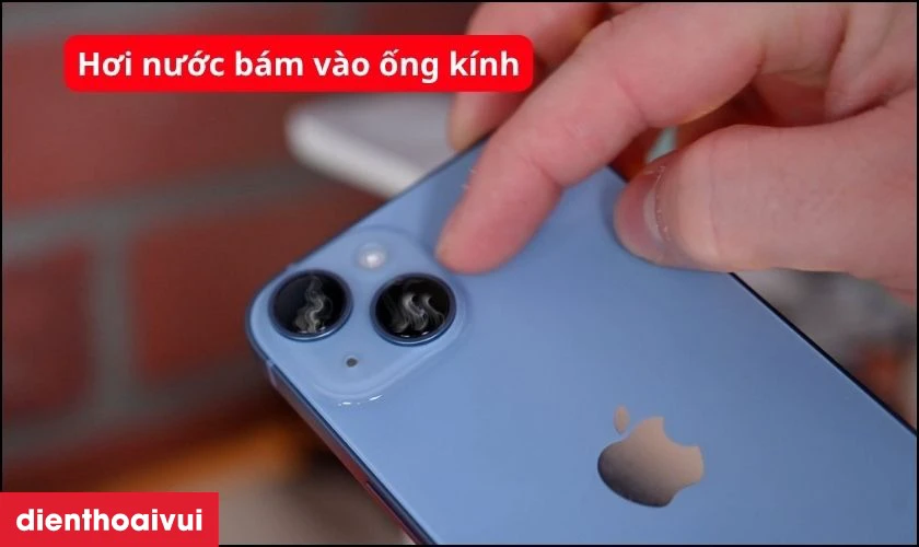 Nguyên nhân gây đốm mờ camera sau iPhone 14 Plus