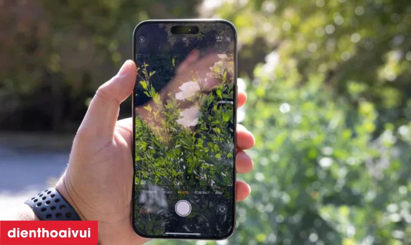 Chụp ban đêm hoặc ngoài trời bị lóa sáng bất thường