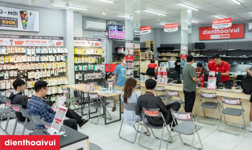 Quy trình làm sạch cụm camera sau bằng thiết bị chuyên dụng