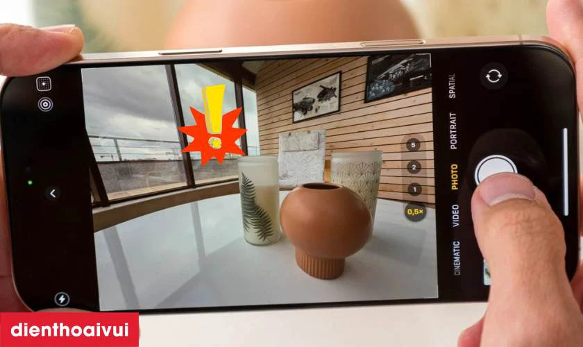 Camera sau không thể lấy nét đúng