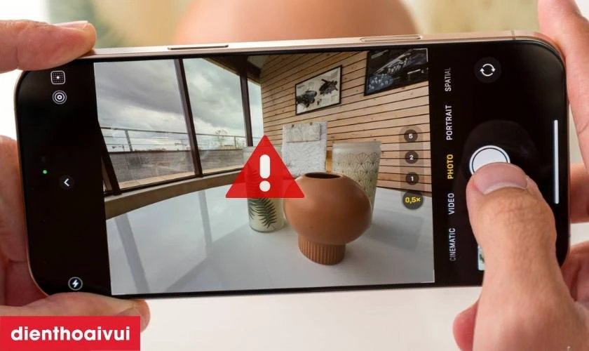 Camera sau không thể lấy nét đúng