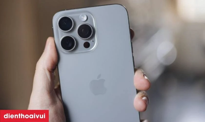 Rửa đốm camera sau iPhone 16 Pro Max là gì?