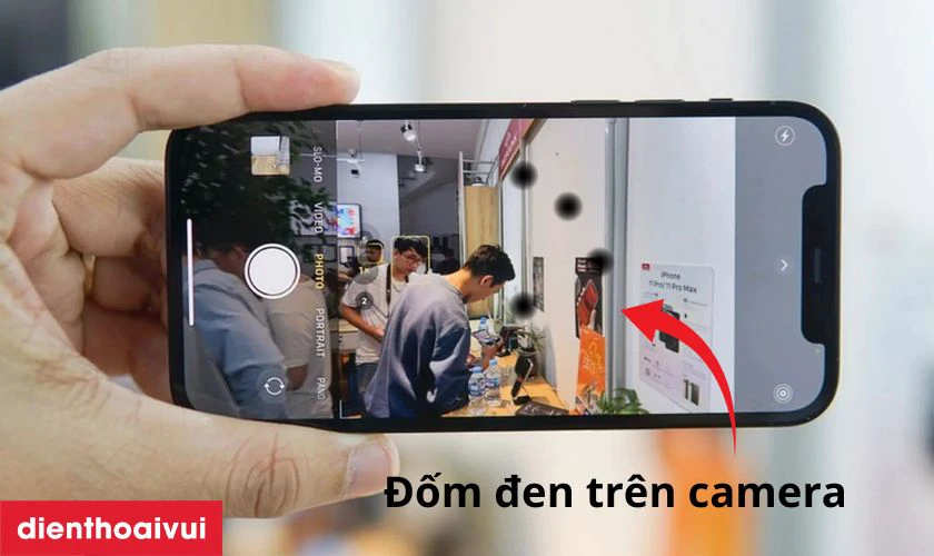 Dấu hiệu cần rửa đốm camera sau iPhone 7
