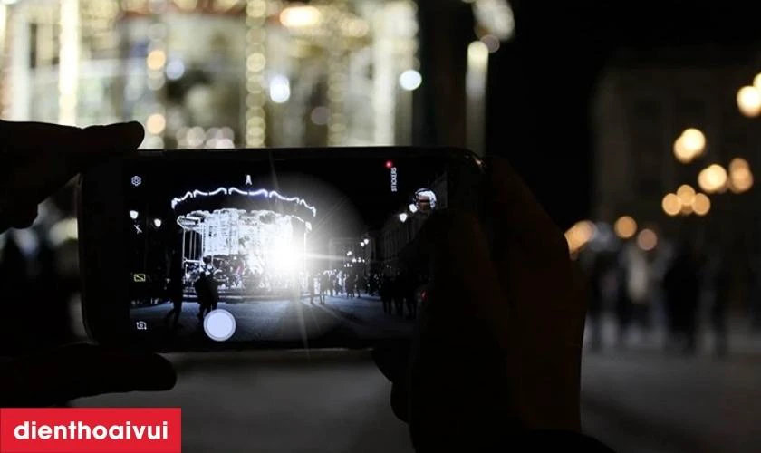 Dấu hiệu cần rửa đốm camera sau iPhone XS