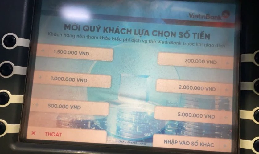 Chọn số tiền cần rút và xác nhận giao dịch