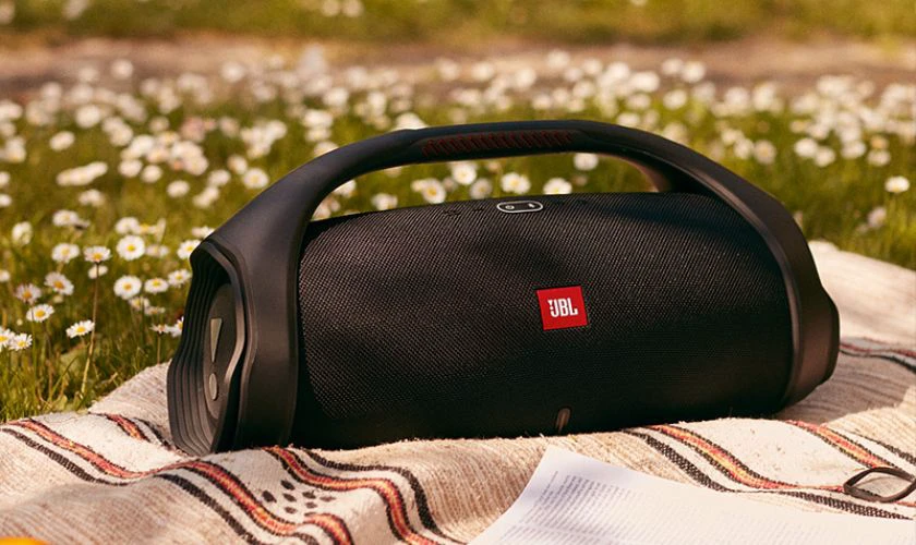 Loa Bluetooth JBL Boombox 2 sở hữu thiết kế nhỏ gọn được nhiều người ưa chuộng