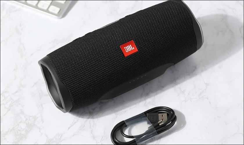 Loa Bluetooth JBL Charge 4 - Sạc dự phòng kiêm loa nghe nhạc tiện lợi