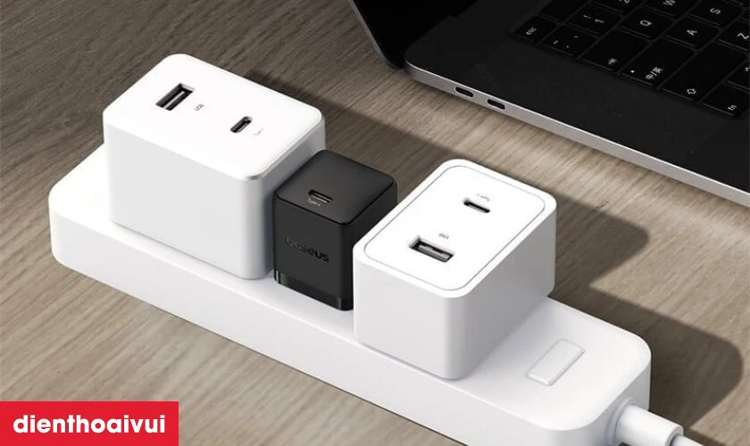 Hỗ trợ hai cổng sạc USB-C và USB-A đa dụng