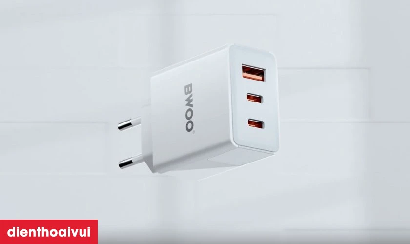 Tích hợp 3 cổng: 2 USB-C và 1 USB-A
