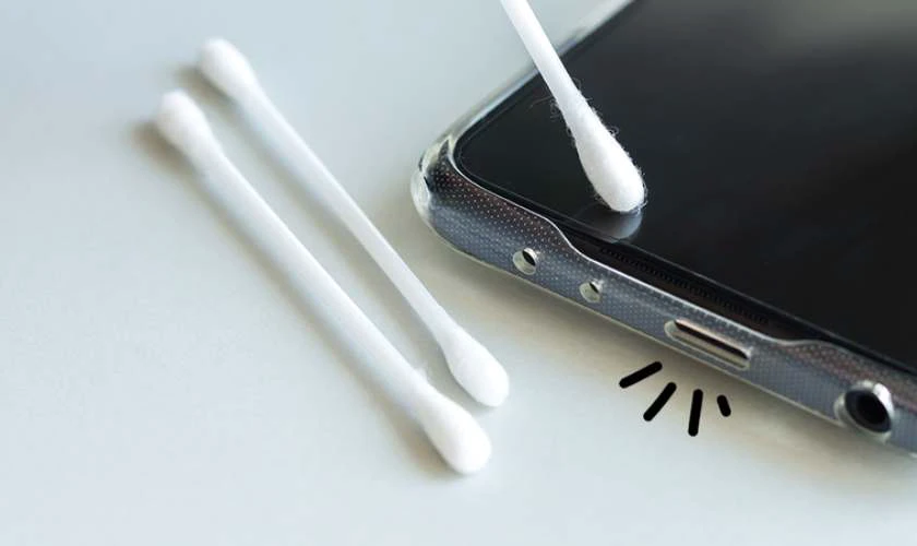 Sạc pin hiện dấu X Samsung do không vệ sinh cổng sạc