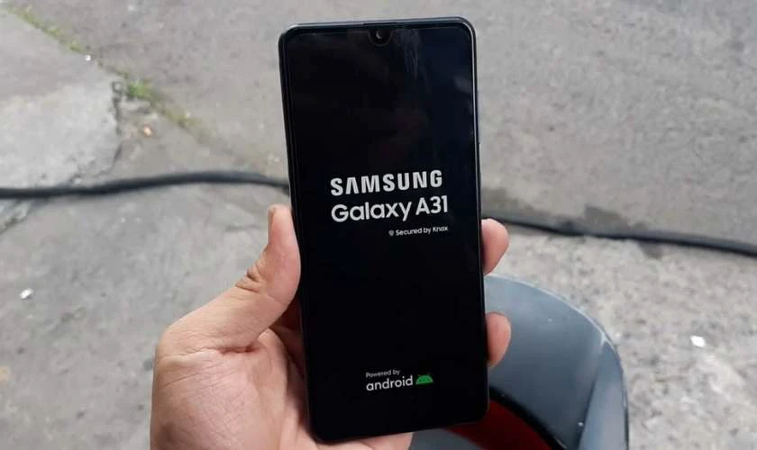 Khởi động lại điện thoại Samsung