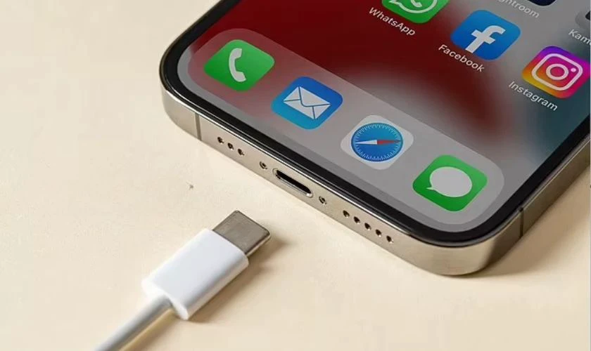 Sạc Samsung có sạc được iPhone 15 không