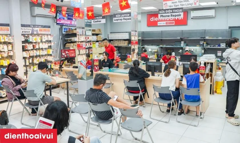 C&ugrave;ng Điện Thoại Vui săn Sale Tết