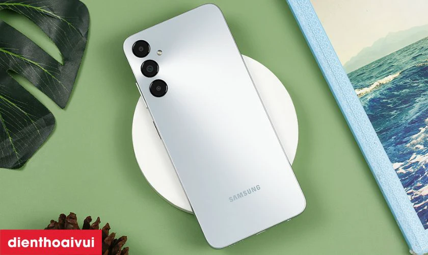 RAM 4GB v&agrave; bộ nhớ 64GB (hỗ trợ microSD đến 1TB)