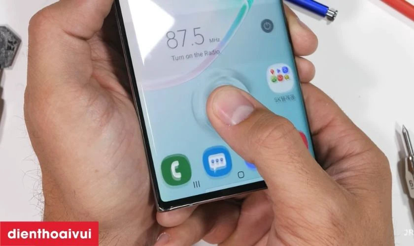 Kiểm tra các tính năng đặc biệt (faceid, cảm biến, vân tay,...)