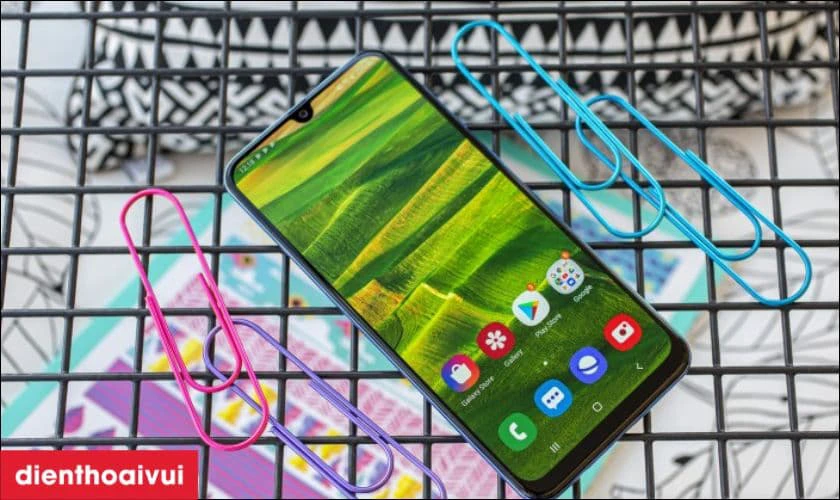 Samsung Galaxy A30s có màn hình Super AMOLED 6.4 inches