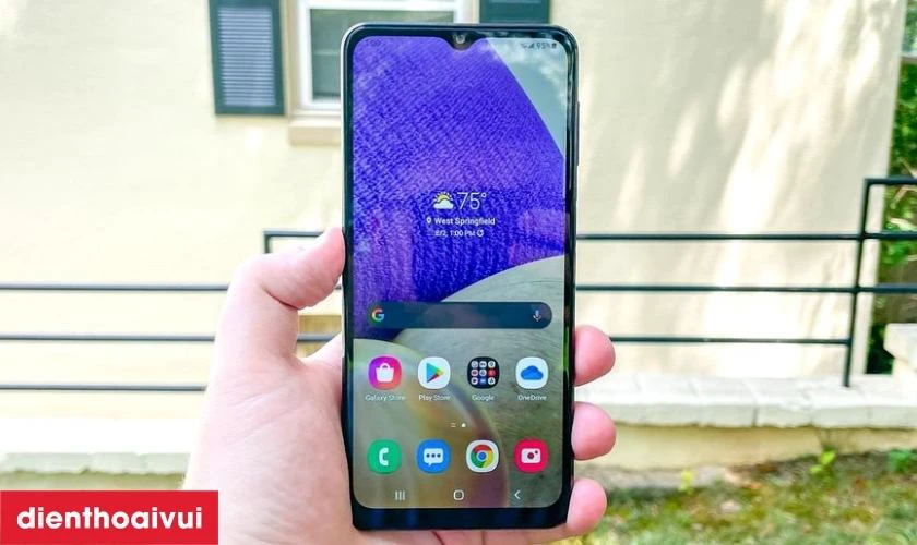 4GB RAM + 64GB bộ nhớ trong, đủ d&ugrave;ng cho nhu cầu cơ bản