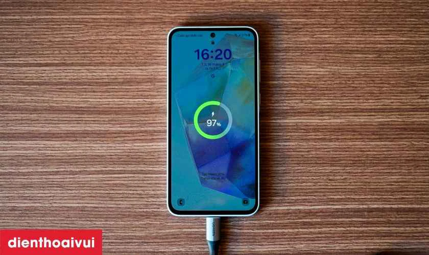 Pin 5.000mAh sử dụng bền bỉ cả ng&agrave;y