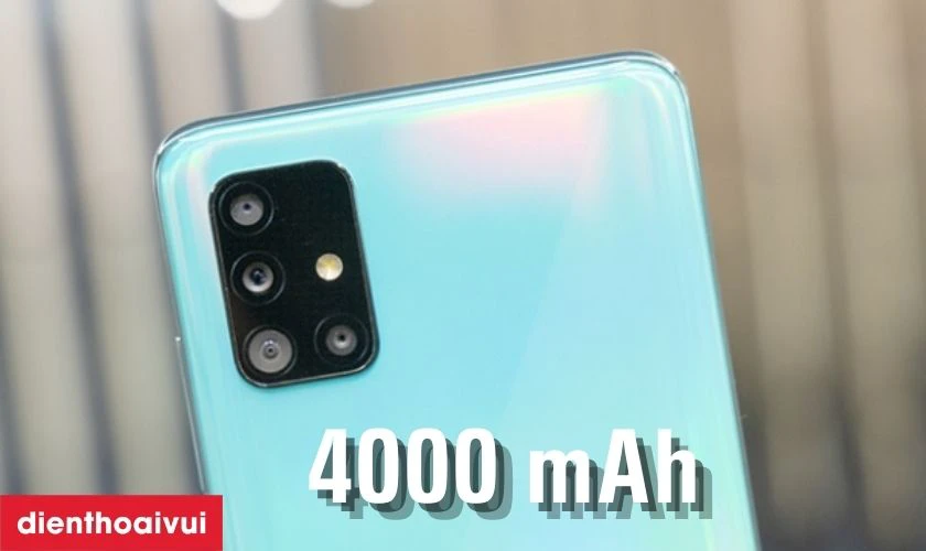 Pin lớn kèm sạc nhanh 15W