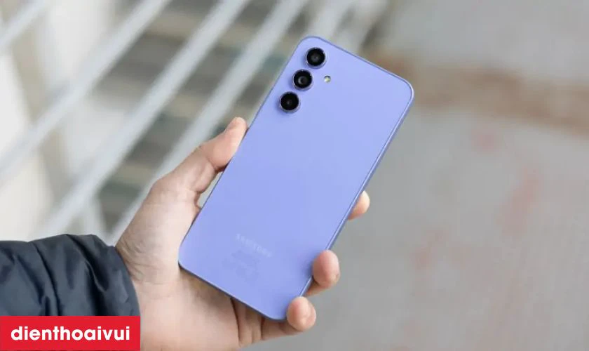 Bộ nhớ 8GB RAM và 128GB lưu trữ thoải mái