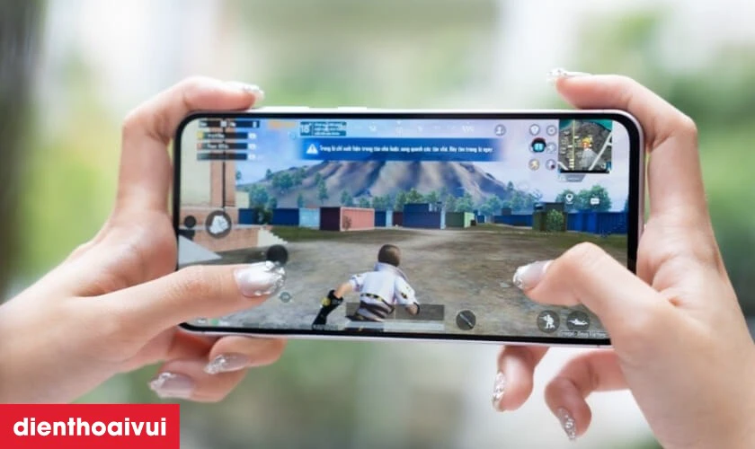 Pin 5000mAh v&agrave; sạc nhanh 45W
