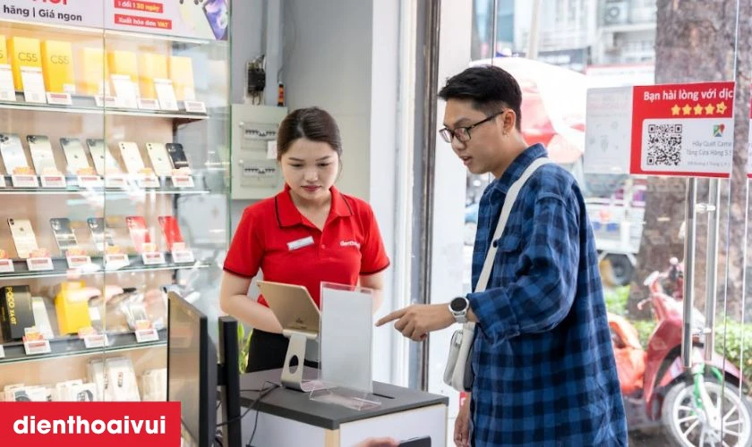 Điện thoại Samsung Galaxy Fold - Cũ trầy xước mới nhất