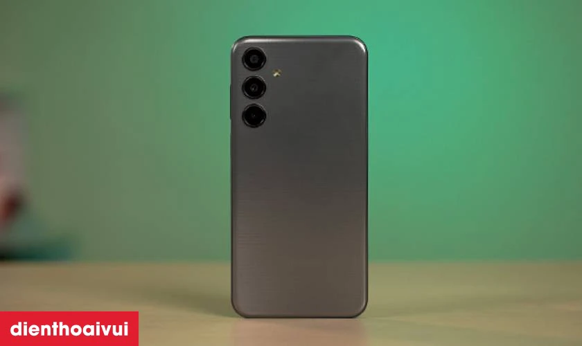 Camera sau 50MP hỗ trợ OIS