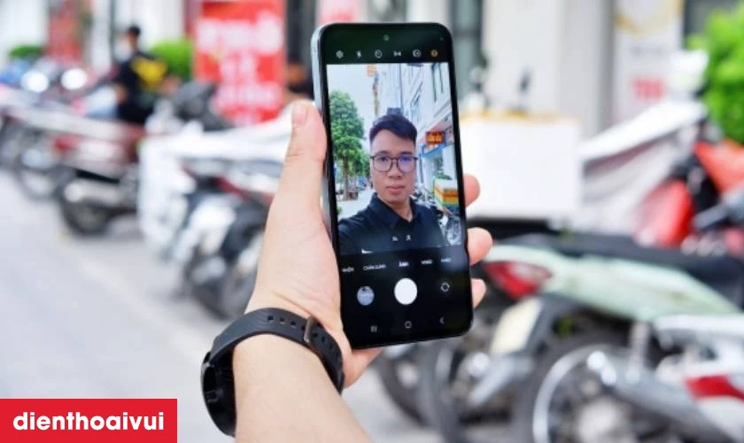 Camera trước 13MP rõ nét