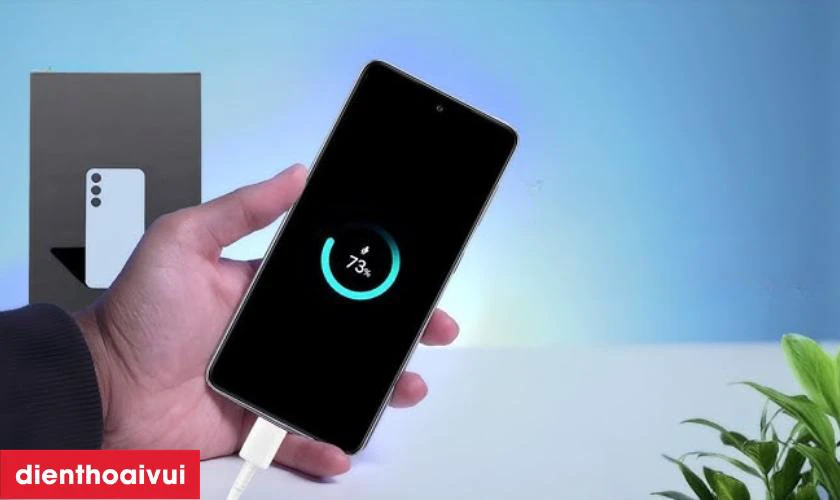 Thời lượng pin d&agrave;i v&agrave; c&ocirc;ng nghệ sạc nhanh 25W