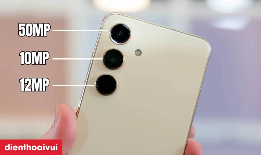 Cụm 3 camera sau ấn tượng