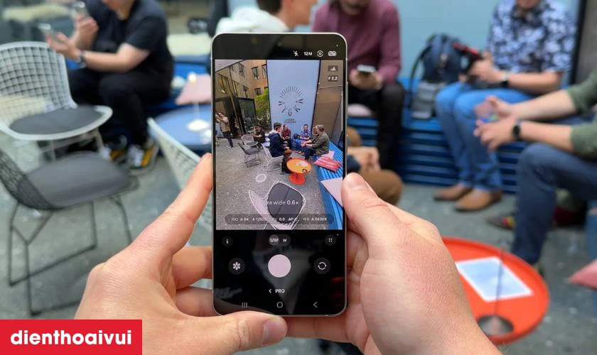 Camera ch&iacute;nh 200MP t&iacute;ch hợp Galaxy AI, quay video chất lượng 8K