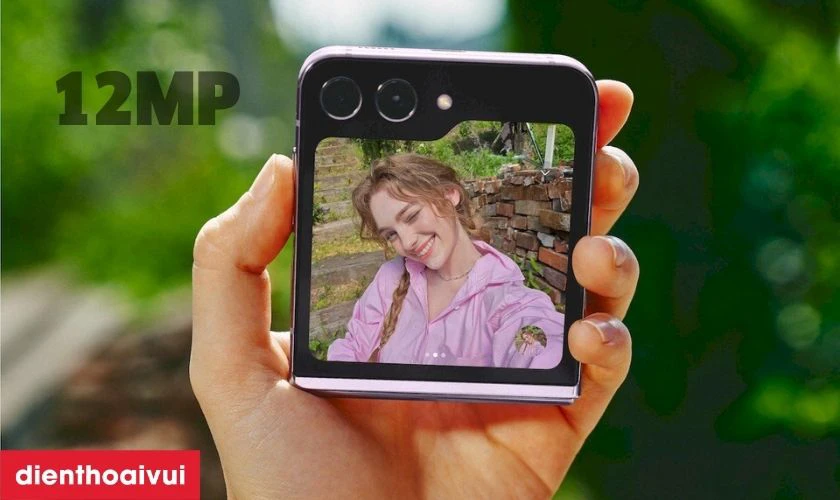 Samsung Galaxy Z Flip5 được trang bị cụm camera sau 12MP