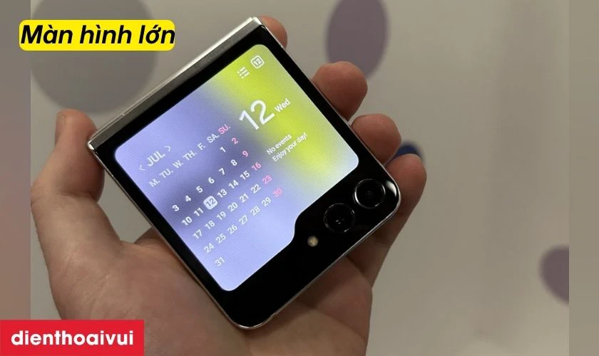 Màn hình ngoài lớn nhất trên Galaxy Z Flip