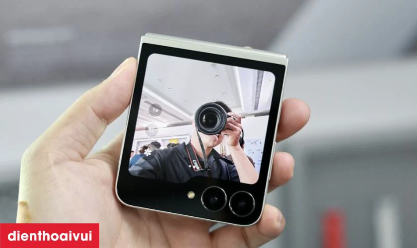 Camera 50MP hỗ trợ FlexCam chụp ảnh linh hoạt